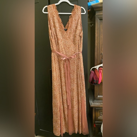 NWOT Plus Size Dark Salmon Lace Long Evening Wear Dress - Picture 11 of 11